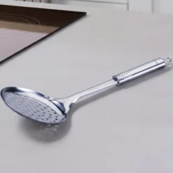 Abseihlöffel gelocht Ovalgriff, 35cm