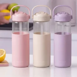 Glasflasche mit Silikonhülle Pamela Reif, 660mL, rosa