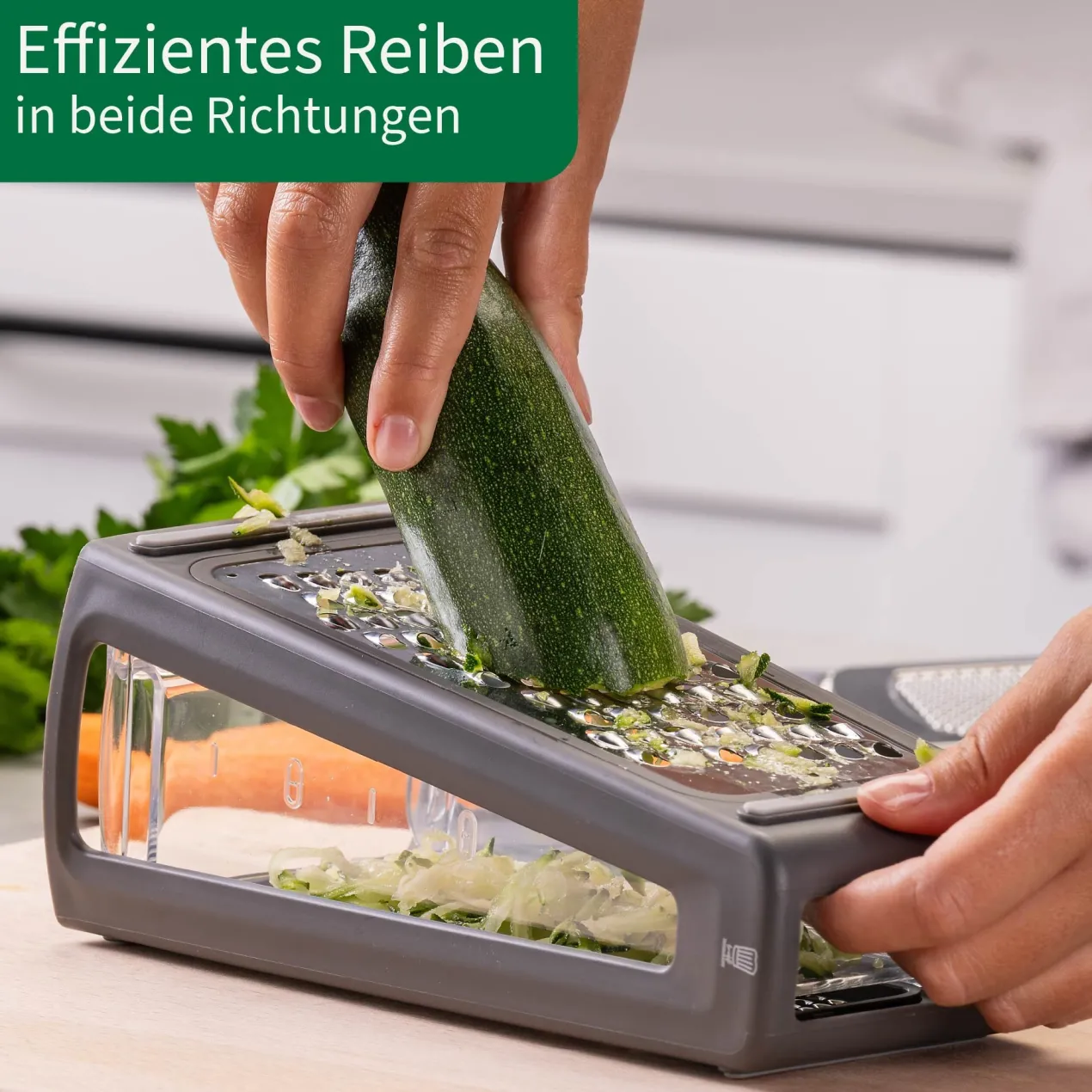 Küchenreibe mit Behälter