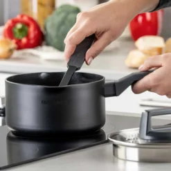 Kochtopf mit Stiel Statement, antihaft, Ø16cm – 20% Rabatt mit Code: COOK20