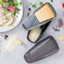 Parmesanreibe mit Behälter