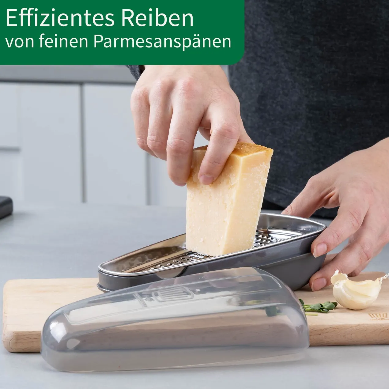 Parmesanreibe mit Behälter, 3-teilig