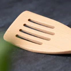 Pfannenwender mit Schlitzen, 31cm