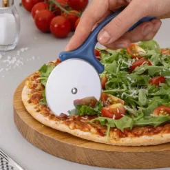 Pizzaschneider Essential, 16cm, blau