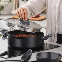 Servierpfanne mit Deckel Statement, antihaft, Ø24cm – 20% Rabatt mit Code: COOK20