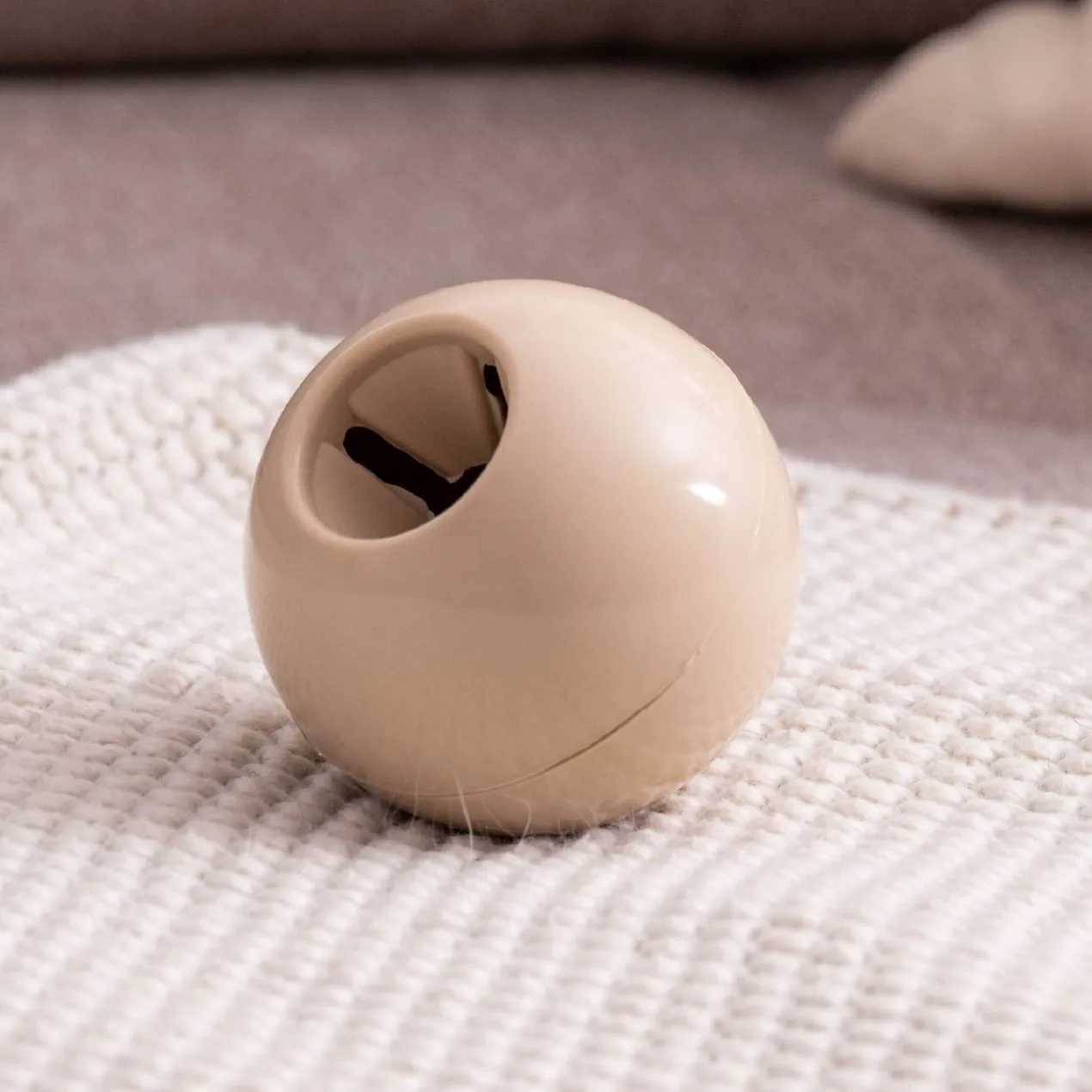 Snack-Ball Our Pets beige, klein